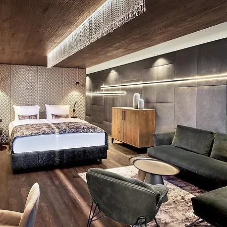 Wellness- & Jagdhof 호텔 론바크