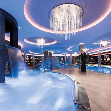 Wellness- & Jagdhof 5* 론바크