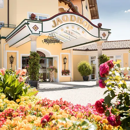 Wellness- & Jagdhof 호텔 론바크